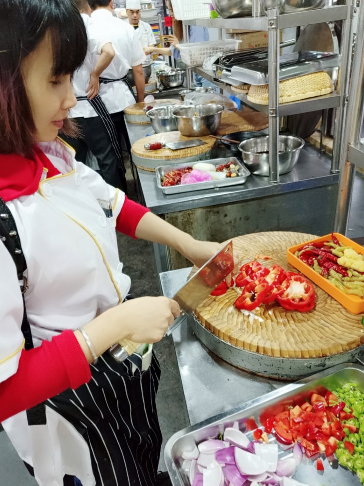 纸包鱼配料准备